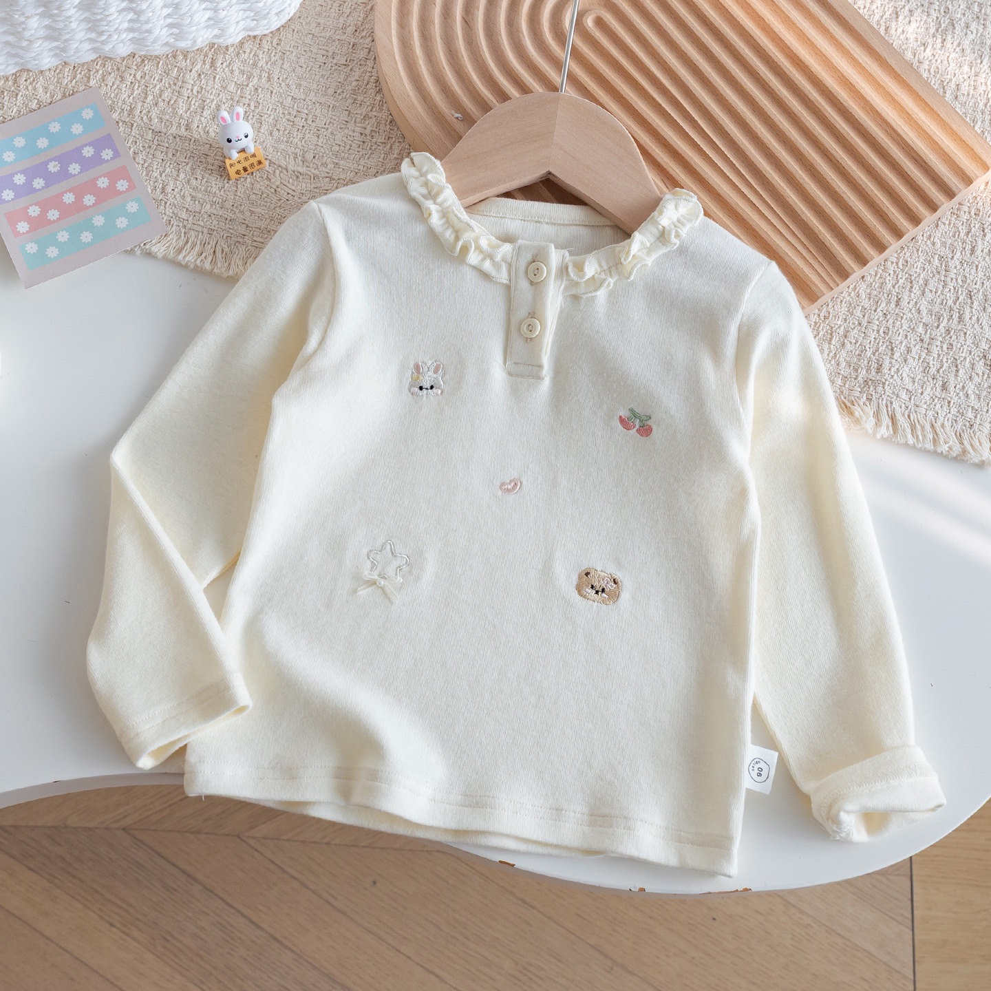 刺繡兔子花邊長袖上衣